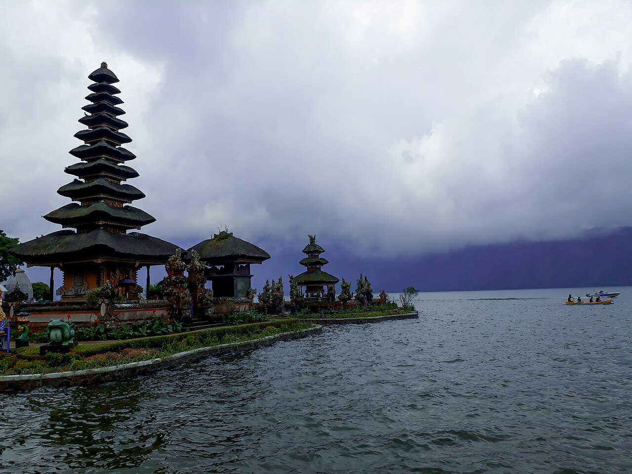 Ulun Danu temple, Bali